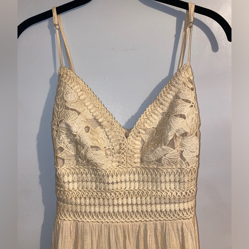 Love Tree Size Medium Long Beige Dress